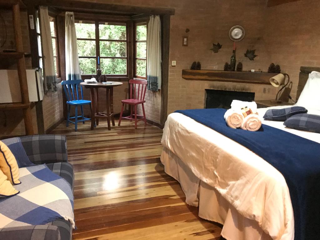 Quarto do Eucalipto visto do sofá