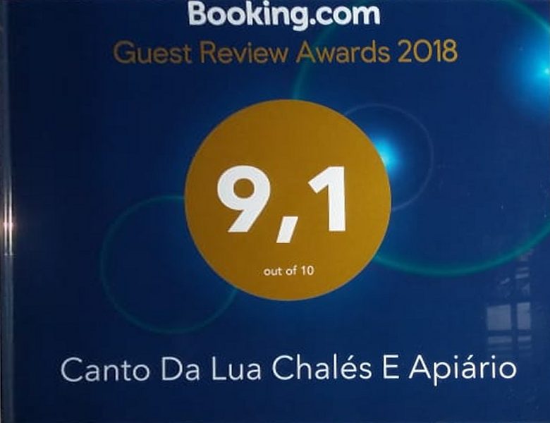 Placa do Guest Review Awards 2018 do Booking.com: nota 9,1 de 10 para o Canto da Lua Chalés e Apiário